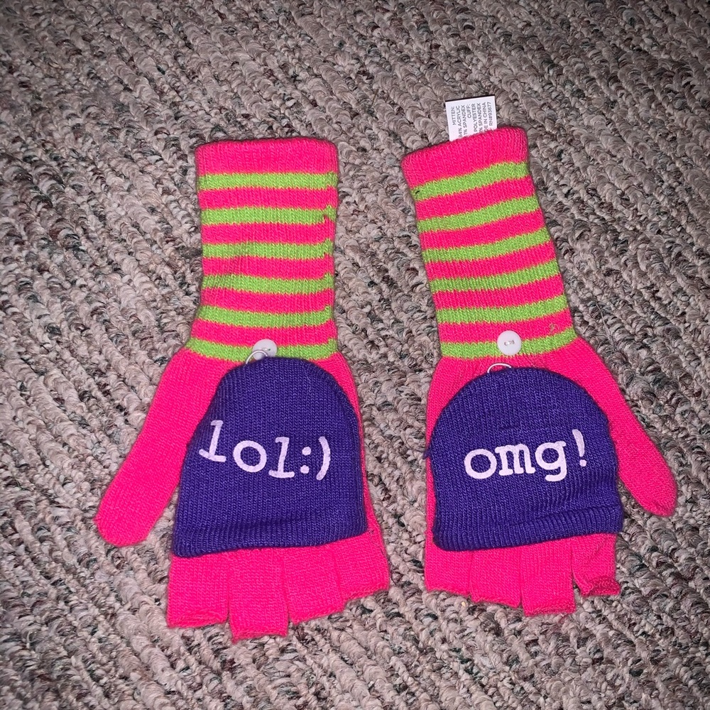 Girl’s Size Striped Gloves/ Mittens!!